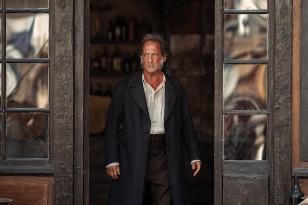 LR LES MISERABLES (4).jpg